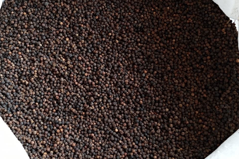 Black pepper, whole